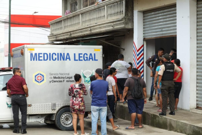 Los cadáveres fueron llevados hasta el laboratorio de criminalística