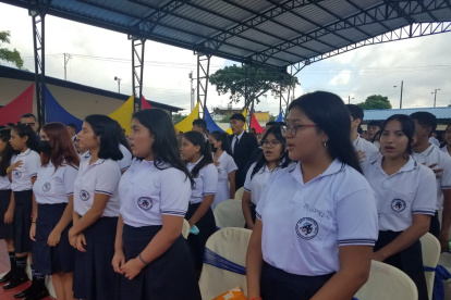 Un grupo de estudiantes del colegio Otto Arosemena Gómez participó en el acto oficial de inicios de clases en la Costa 2023-2024.
