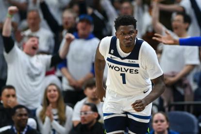 Anthony Edwards anotó la canasta ganadora en el tiempo extra.