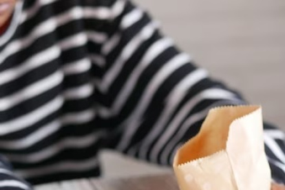 Avance. Investigadores analizan el consumo de nueces.