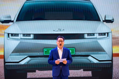 El director Unsoo Kim, en el anuncio del IONIQ 5.