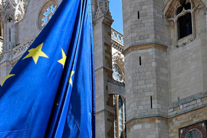 Estas medidas aplican para las páginas web y redes sociales con más de