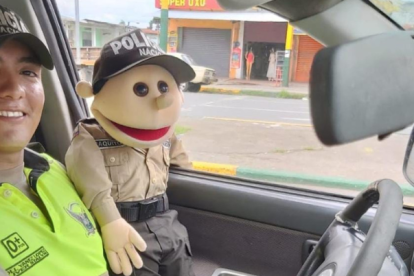 El policía Yánez, de 25 años, había llegado a El Empalme de visita. Él interactuaba con el personaje Paquito Policía.