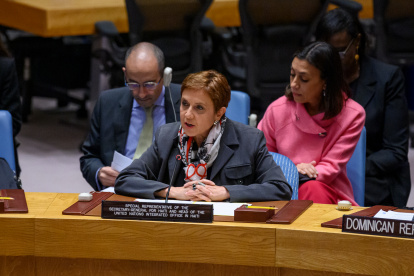 La  nueva enviada de la ONU para Haití, la ecuatoriana María Isabel Salvador, mientras informa sobre la situación