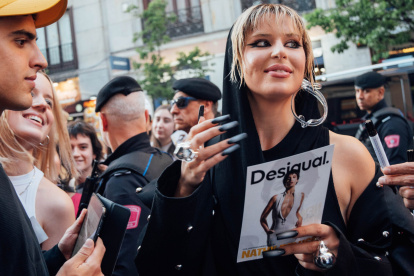 Esta es la primera vez que la artista argentina colabora con una marca de ropa.