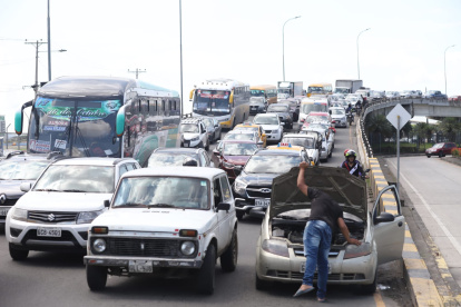Las horas que debieron pasar atascados, pasó factura a los conductores que llegaban desde Durán o La Puntilla hacia la Pedro Menéndez Gilbert.