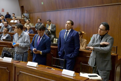 En un plazo máximo de 10 días, la mesa deberá elaborar el informe sobre el juicio político.