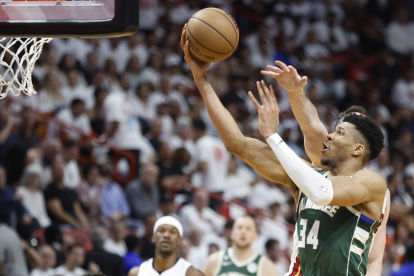 Giannis sumó en el último partido 38 puntos y 20 rebotes en un partido que Bucks no pudo sostener y cayó por 126-128: