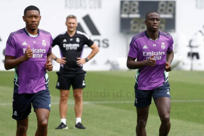 El defensa austríaco ya se encuentra entrenando con el Real Madrid.