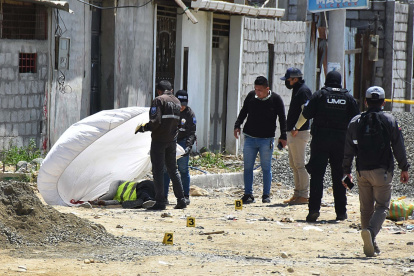 Los agentes llegaron a lugar para realizar las pericias.