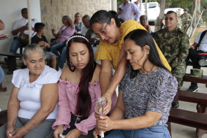 Acción. Familiares de personas desaparecidas asisten a una ceremonia religiosa por los desaparecidos.