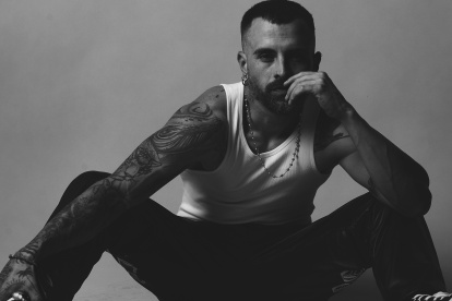 El tracklist tiene temas ya conocidos como El Egoísmo, La Falta y Mi Pecadito con Greeicy.