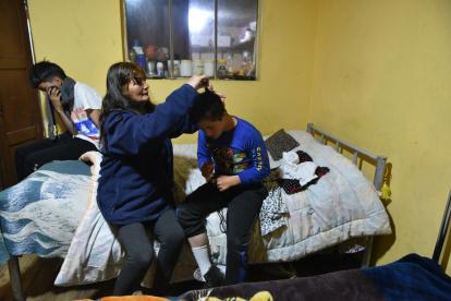 Madre enfrenta dificultades económicas para cuidar su hijo con discapacidad