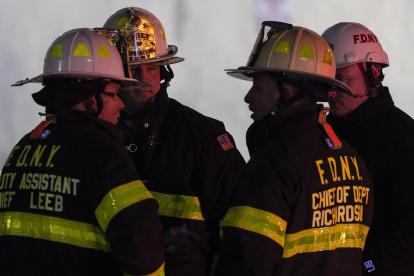 La madre, de 40 años, y las niñas fueron llevadas a un hospital cercano donde fueron declaradas muertas.