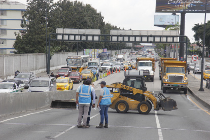 La Pedro Menéndez Gilbert. Durante el cierre parcial de la avenida, nuevamente hubo atascos. Quienes usaron vías alternas se quejaron de vivir situaciones similares.