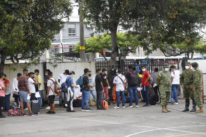 Hecho. Durante las convocatorias, varios jóvenes acuden a los cuarteles.