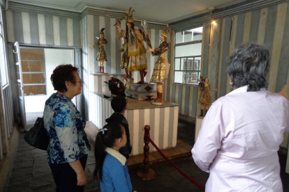 Cuenca. Turistas recorren una de las salas del museo