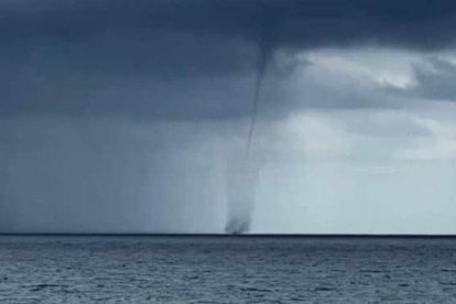 El hecho provocó que caiga una fuerte lluvia acompañada con vientos