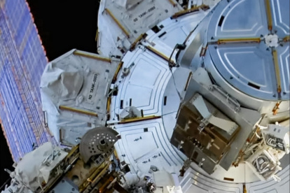 Parte de la caminata espacial del astronauta emiratí Sultán al  Neyadi.