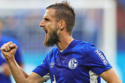 Dominick Drexler celebró eufórico el gol de la victoria del Schalke.