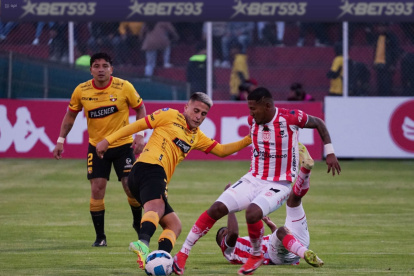 Barcelona le quitó un punto a Técnico Universitario.