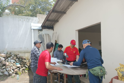 Preparativos. Asociaciones de trabajadores alistaban pancartas, ayer.