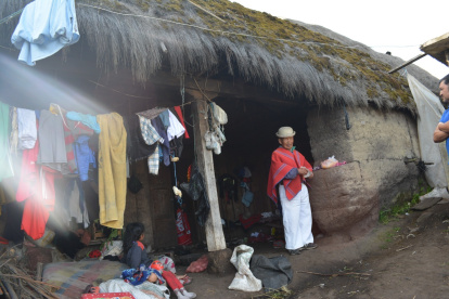 En Chibuleo, Pasa y Quisapincha Salasaca aún quedan chozas hechas de adobe y sigse  Este sistema constructivo es parte del patrimonio material ecuatoriano