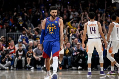 Murray lideró con 34 puntos a los Nuggets en Denver en una clara victoria ante los Phoenix Suns