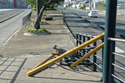 Uno de los obstáculo está en una parada de la troncal de Bastión.