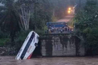 Reina del Camino cae al río Blanco