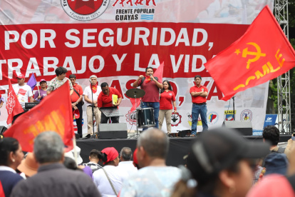 Los dirigentes de la FUT se concentraron en la Plaza Centenario.