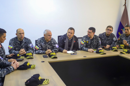 Cita. El ministro Zapata junto con el alto mando policial. Analizaron las estrategias ante los grupos armados.