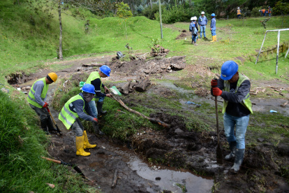 Barrio la Pulida en el norte de Quito los trabajos de limpieza continuan luego que el fin de semana ocurrio un deslave las quebradas se observa acumulacion de basura  Quito 24 de Abril de 2023 Agencia(ag-extra ag-expreso-ag-quito) Gustavo Guaman