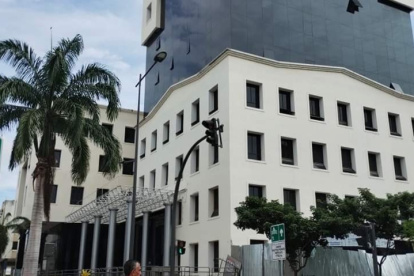 Obra. El Palacio de Justicia de Portoviejo está inconcluso. El edificio debía estar listo en noviembre pasado.