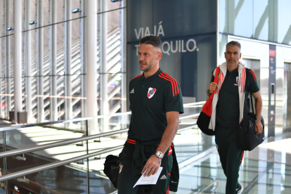 El cuerpo técnico y los jugadores de River Plate viajaron a Brasil.