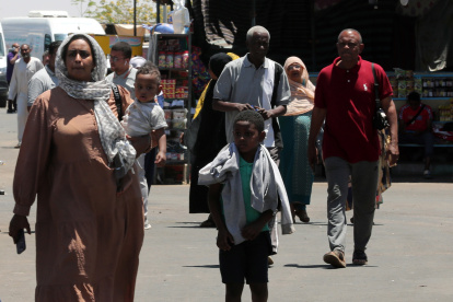 Imagen de 1 de mayo de sudaneses que huyen de Jartum.