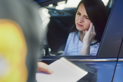 Ecuador cuenta con un sistema de sanciones que van desde la reducción de puntos, multas económicas, hasta la pena privativa de libertad en el caso de infracciones de tránsito