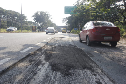 Reparación. El arreglo en la zona afectada llegó tras las múltiples quejas y los daños causados en los vehículos.