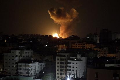 Imagen de los bombardeos israelíes de la madrugada del 3 de mayo en Gaza.