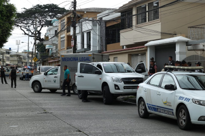 El hombre fue asesinado dentro de su vehículo.