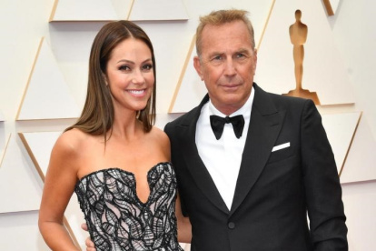 Kevin-Costner y Christine-Baumgartner.