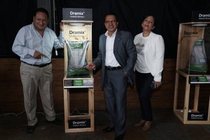 Los representantes de Ideal Alambrec durante la presentación del nuevo producto.