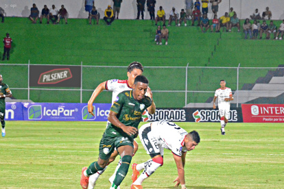 Machala, 7 de abril de 2023, Orense gana 2x0 a Deportivo Cuenca en el estadio 9 de Mayo. Gol de Cristhian Solano API/ Ariel SuÃ¡rez ag-periodistas