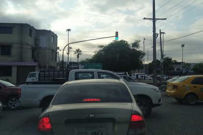 El problema es evidente en la calle Destacamento Base Sur, aledaña a la Francisco de Orellana.