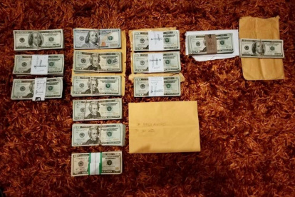 Evidencias. Dinero en efectivo es parte de lo que se halló en los allanamientos.