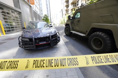 Imagen de archivo de agentes policiales ten una escena de un tiroteo en Estados Unidos.