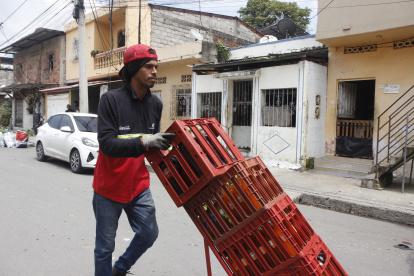 Entrevista al ex jugador Marlon Ganchozo, de futbolista a repartidor de bebidas gaseosas Agencia (Ag-extra)