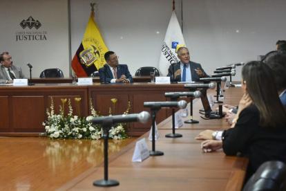 Cita. La reunión de las autoridades se realizó en el quinto piso de la Corte Nacional.