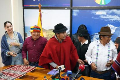 Leonidas Iza presentó a Guillermo Churuchumbi como el candidato de la Conaie, pese a que esa organización social no puede presentar postulante.