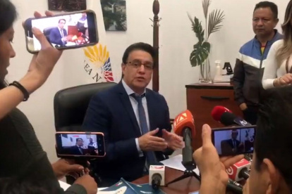 Presidente. Fernando Villavicencio presentó ayer las conclusiones del informe elaborado por los asesores de la Comisión y que será remitido al Pleno.